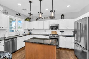 Building Photo - 11225 E Sylvan Ave