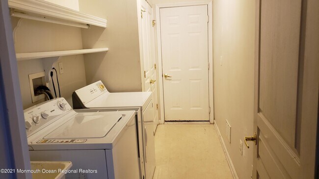 Building Photo - 388 Harrier Dr