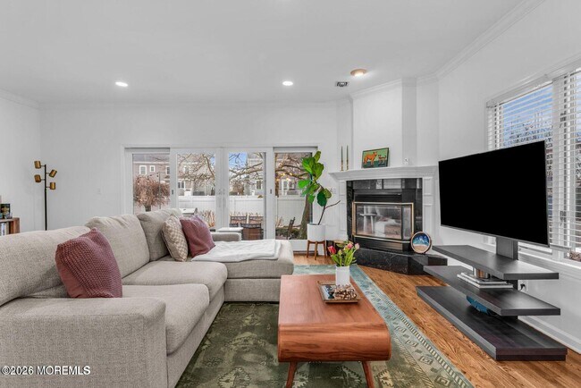 Building Photo - 6 Cook St