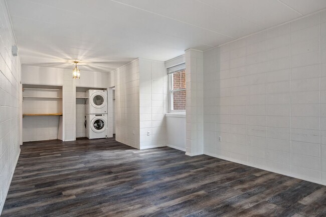 Building Photo - 3 bed/2 bath. Close to Campus. Pet Friendly.