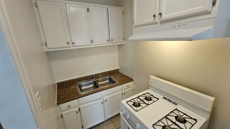 Building Photo - 727 S Coronado St