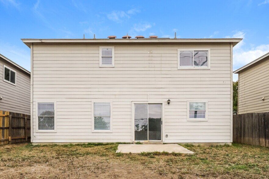 Building Photo - 8434 Adams Hill Dr