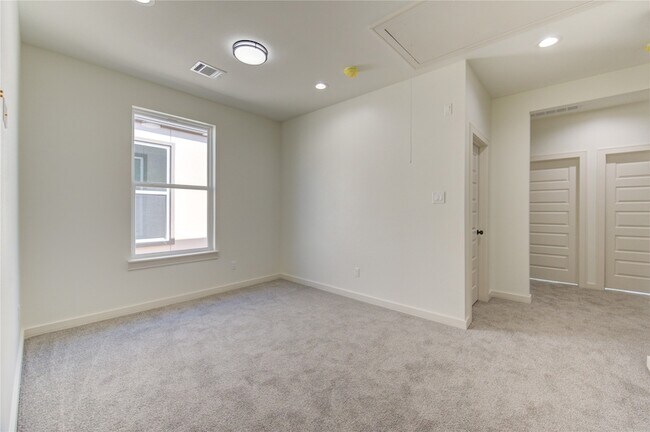 Building Photo - 2922 El Fenice Ln