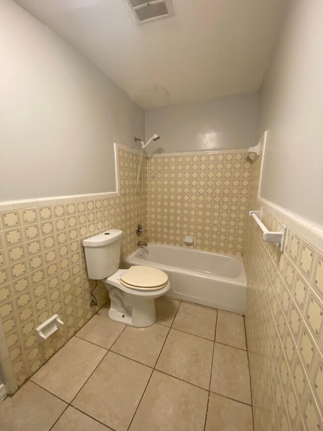 Building Photo - 3208 Louisiana Ave