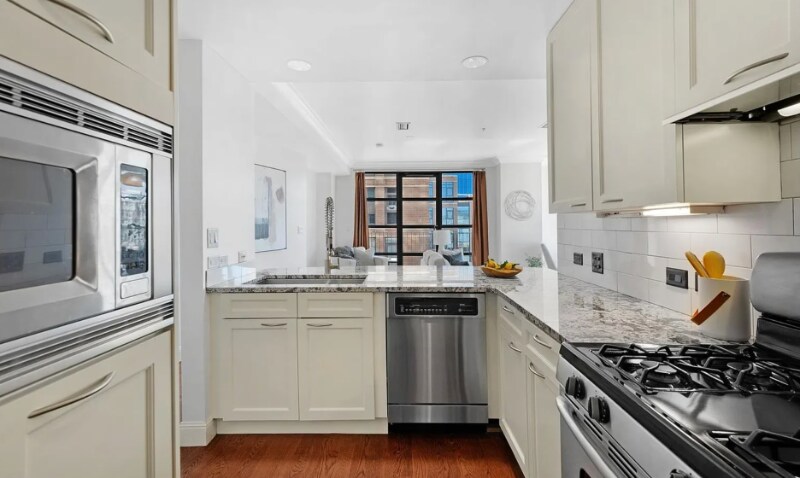 Building Photo - 1590 Little Raven St