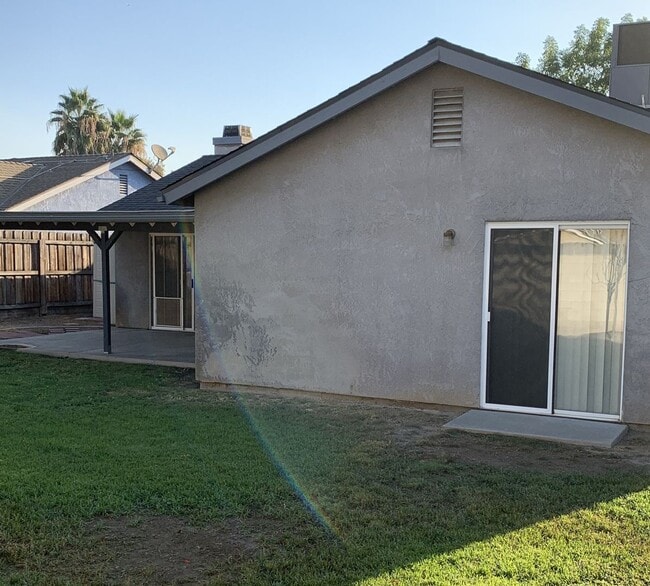 Building Photo - 3 Bedroom 2 Bath Home