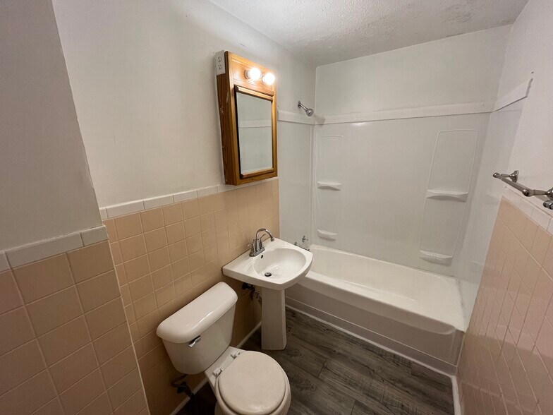 Building Photo - 2705 Horton Dr