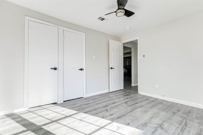 Building Photo - 2311 Wavell St