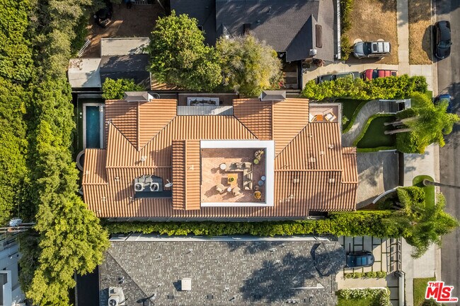 Building Photo - 820 N Vista St