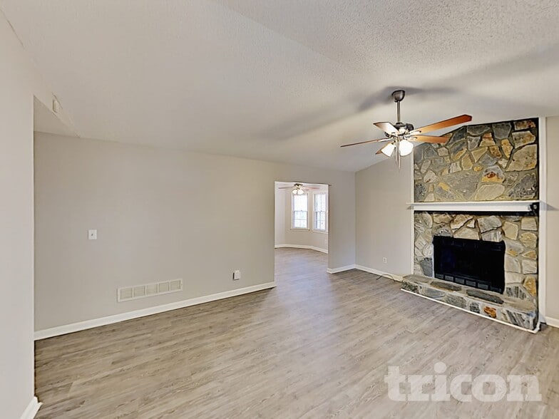 Building Photo - 199 Spring Dr