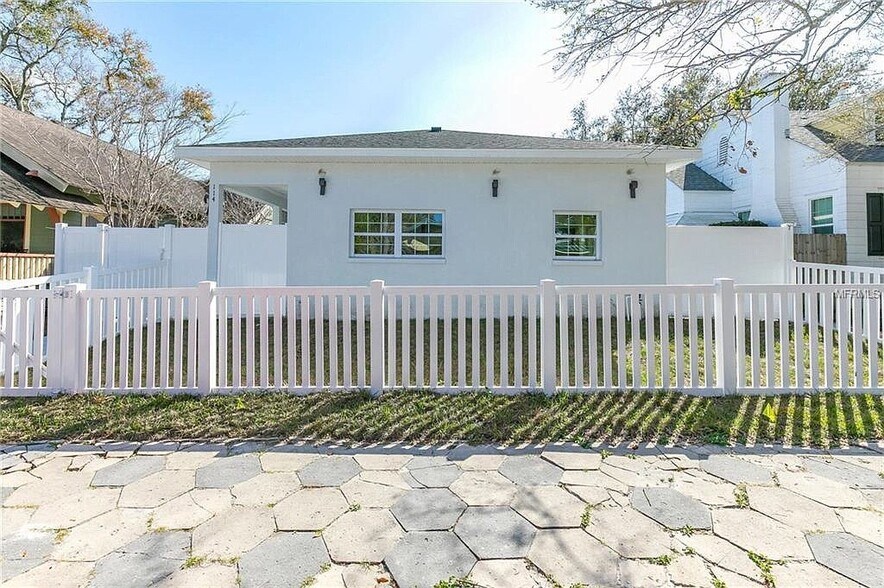 Building Photo - 114 8th Ave N