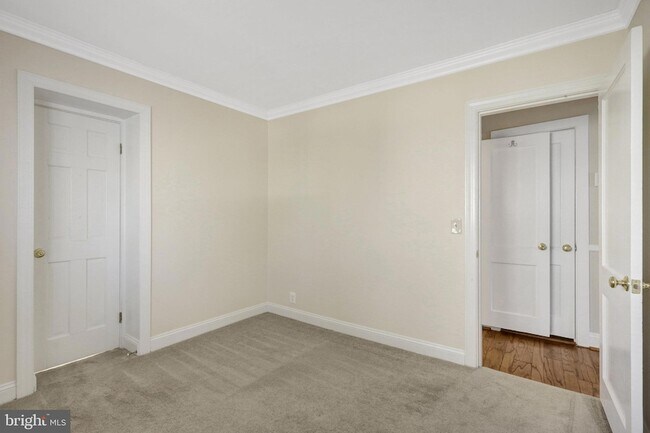Building Photo - 2031 Hillside Dr