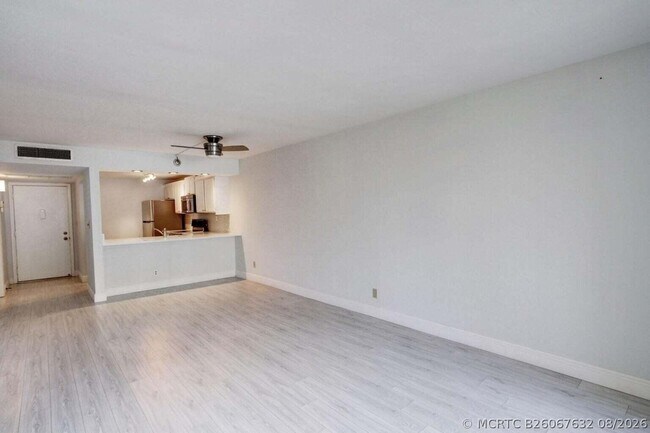 Building Photo - 11 Royal Palm Way