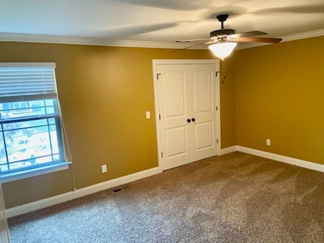 Building Photo - BEAUTIFUL TOWNHOME