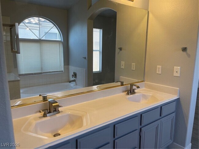 Building Photo - 1425 Dragon Rock Dr