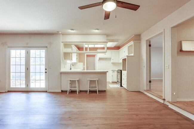 Building Photo - 11208 Surrey Hills Blvd