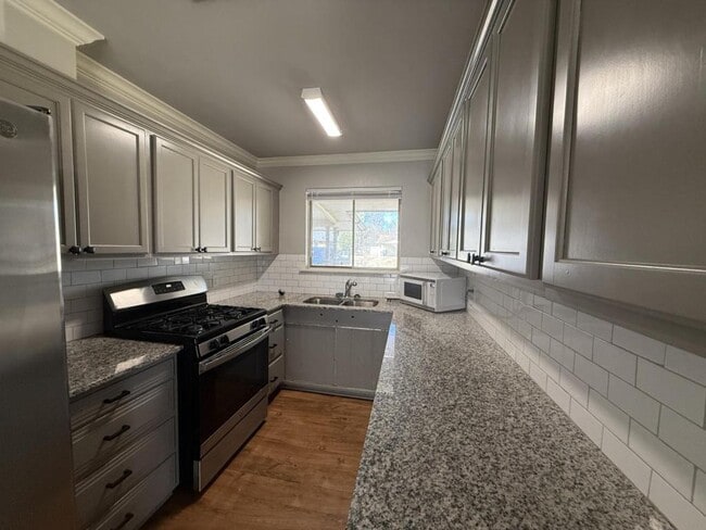 Building Photo - 2506 Waverly Dr