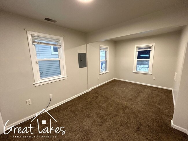 Building Photo - Lovely 2 Bedroom 1 Bathroom now available for rent