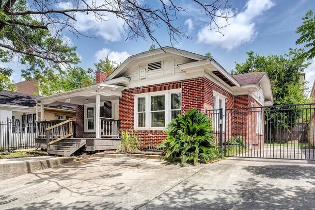 Primary Photo - 1236 W Gray St