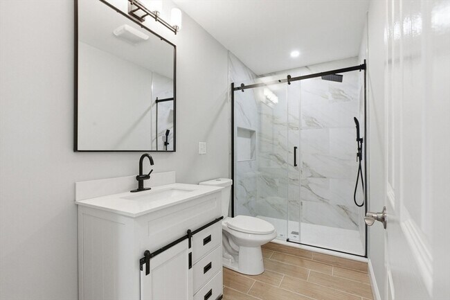 Building Photo - 438 Talbot Ave