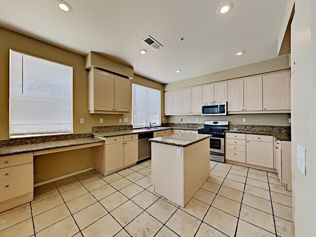 Building Photo - 16971 El Agua Dr