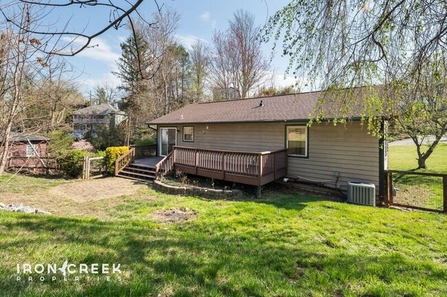 Building Photo - 25 Hazzard St