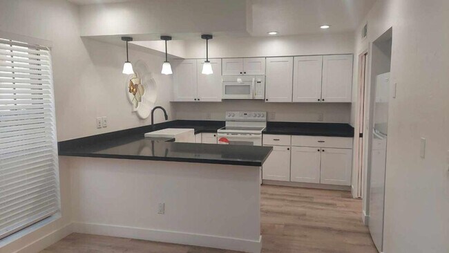 Building Photo - STUNNING SCOTTSDALE REMODEL!!