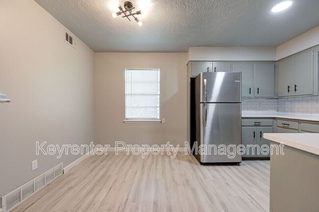 Building Photo - 1309 Crown Point Ave