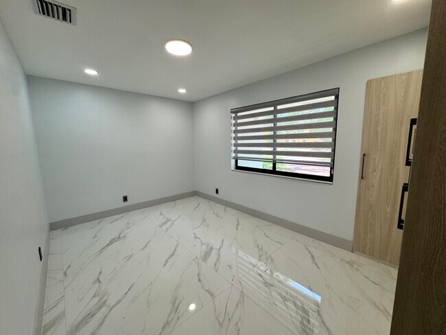 Building Photo - 10225 SW 53rd St