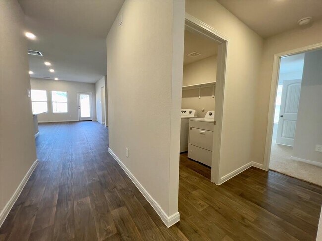 Building Photo - 314 Addison Pl
