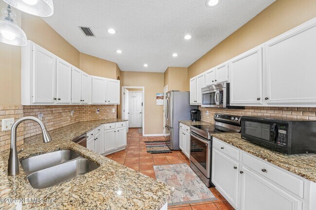 Building Photo - 1629 Sandy Springs Dr
