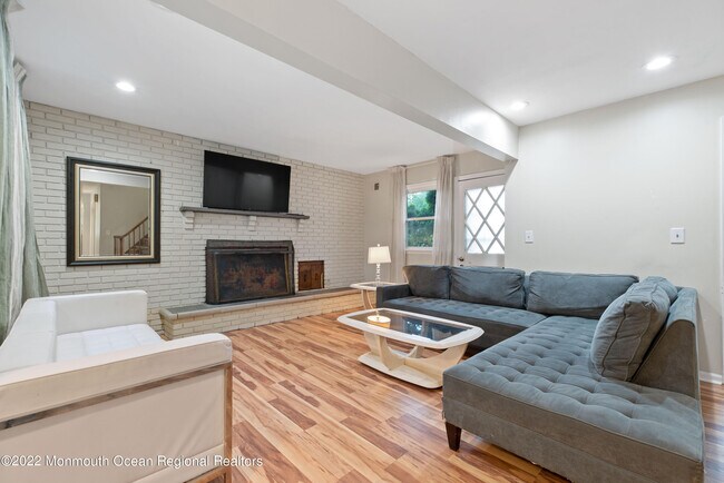 Building Photo - 2 Karen Ct