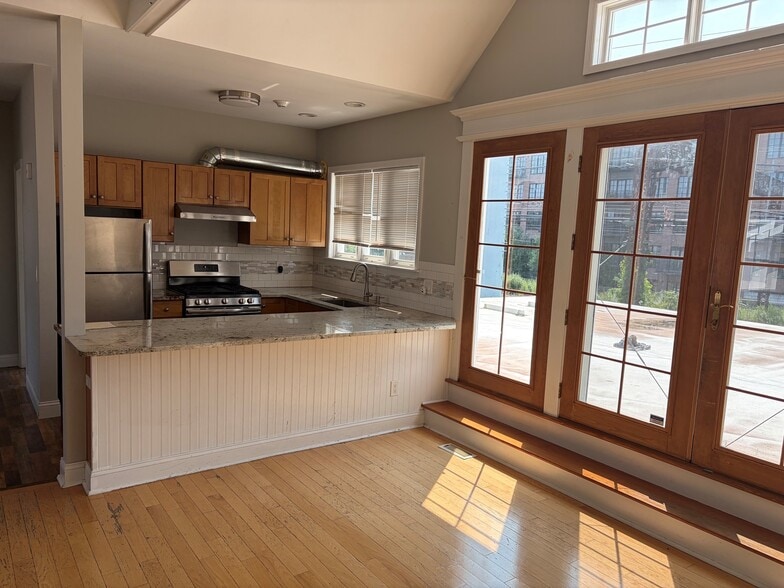 Kitchen - 40 Osborne Ave