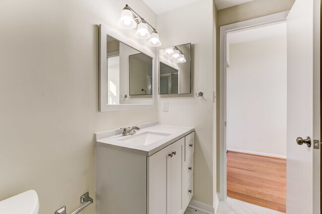 Building Photo - 138 Welcome Aly