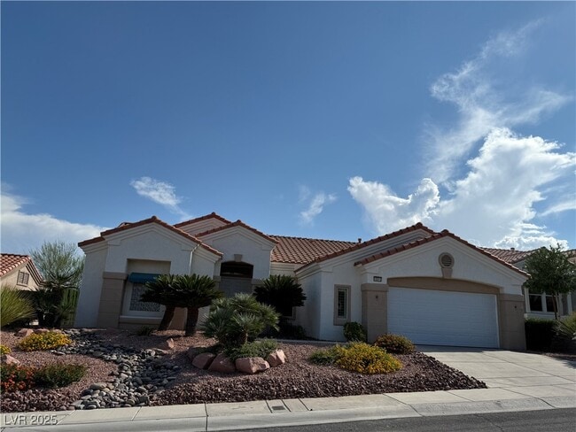 Building Photo - 10513 Longwood Dr