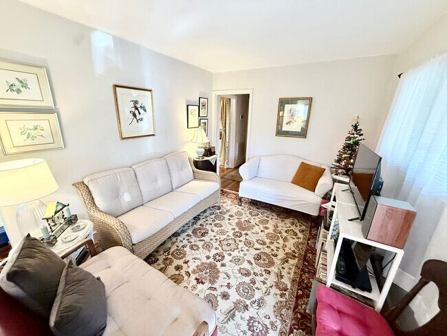 Building Photo - 130-140 Marion Dr