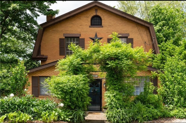 Primary Photo - Charming 3 Bedroom with Lush Sunset Views ...