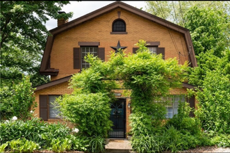 Building Photo - Charming 3 Bedroom with Lush Sunset Views ...