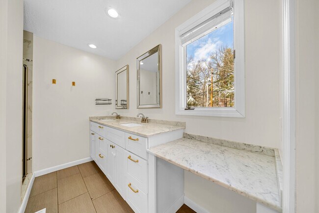 Building Photo - 2 Foxfire Dr