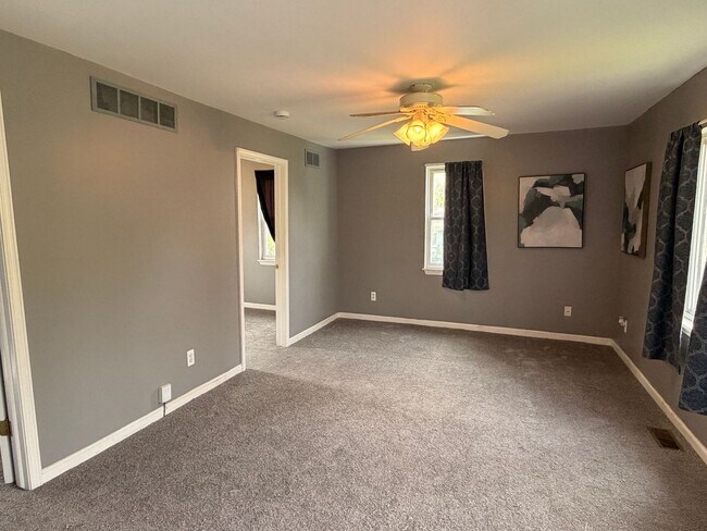 Building Photo - Rehabbed Waterford house available now!