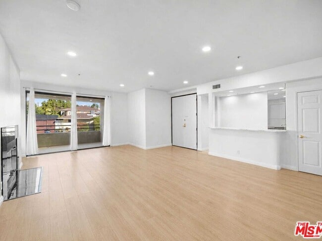 Building Photo - 9836 Vidor Dr