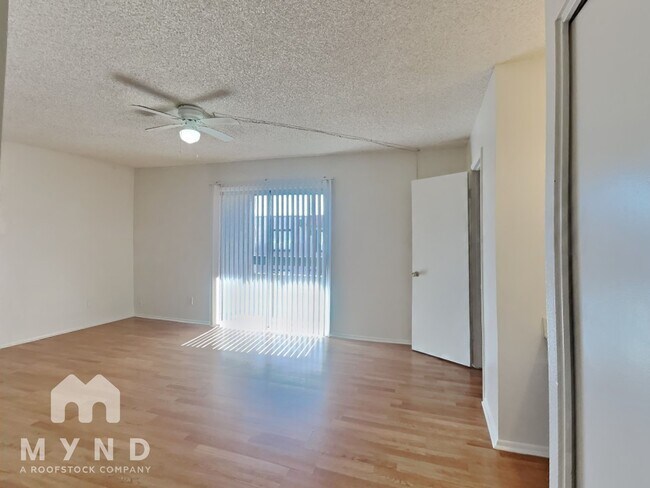 Building Photo - 4305 W Solano Dr N