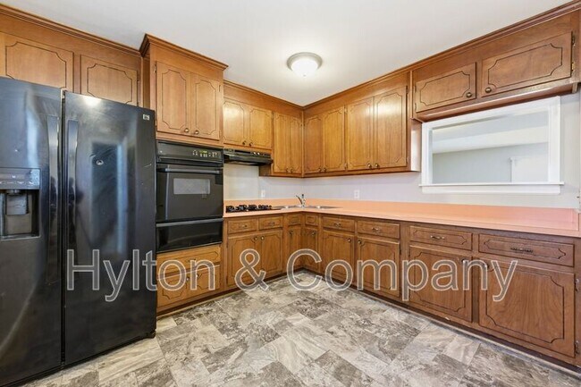 Building Photo - 3203 Delaware Ave