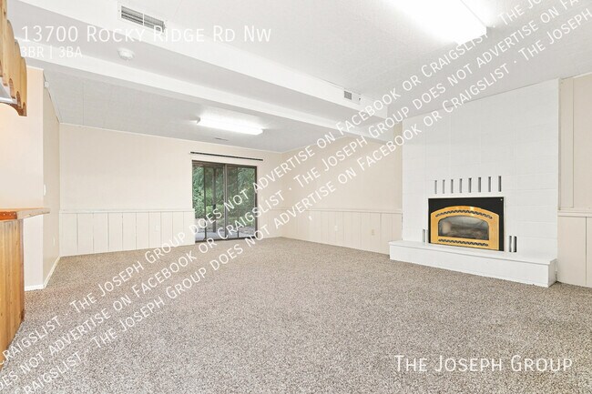 Building Photo - 13700 Rocky Ridge Rd NW