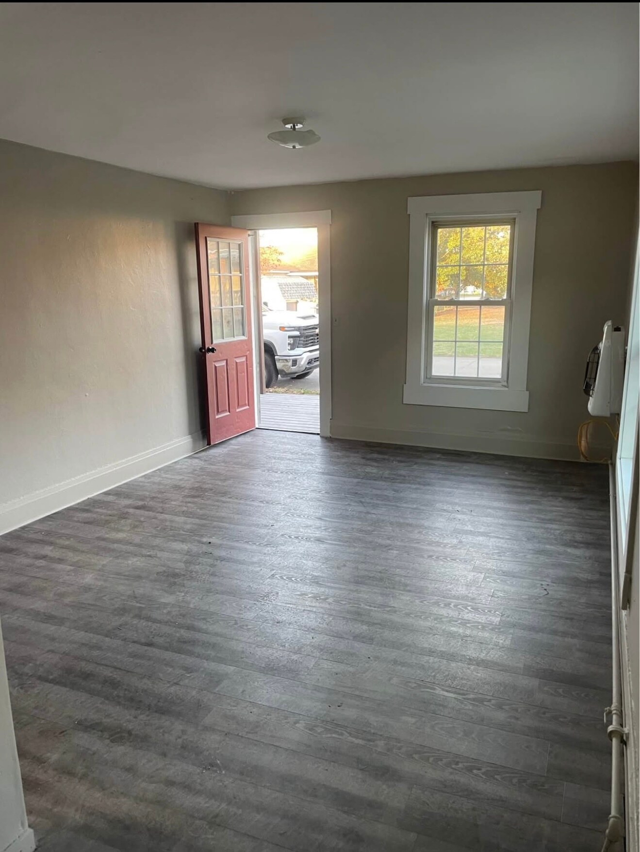 Building Photo - 108 Miller St