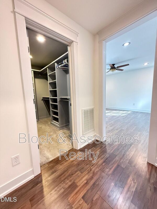 Building Photo - 121 Marilou Ln