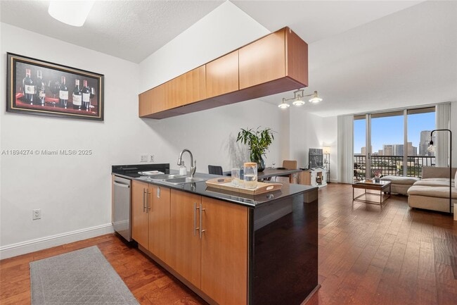 Building Photo - 1750 N Bayshore Dr
