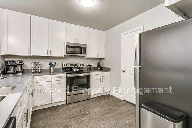 Building Photo - 3904 Sheraton Rd