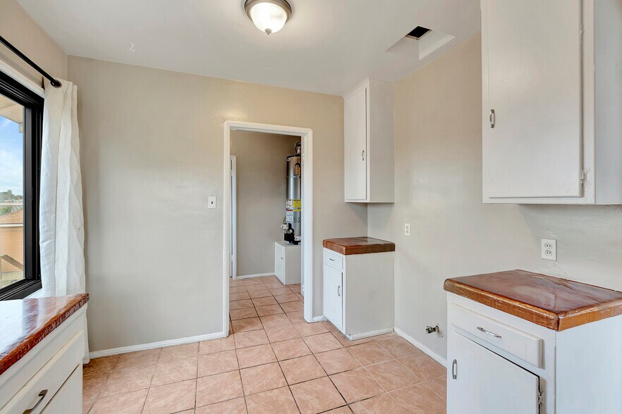 Kitchen with entrance to service porch area - 2211 W 102nd St
