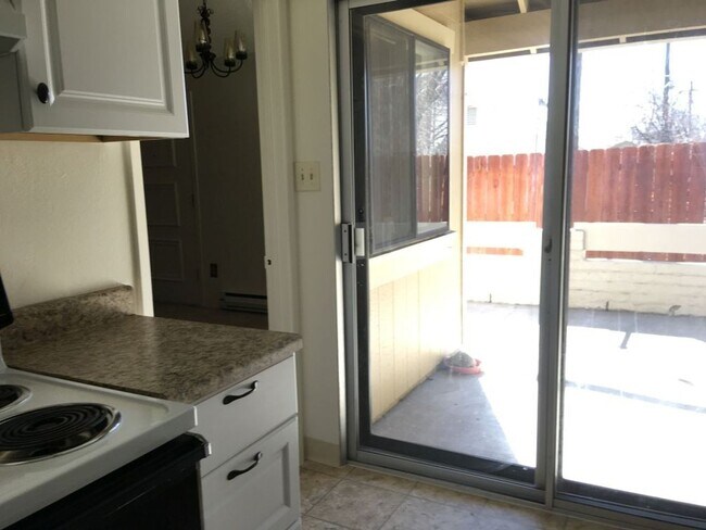 Building Photo - Quiet Condo for Rent